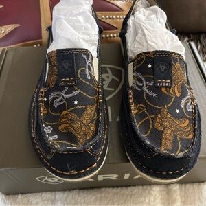 Women’s Ariat Cruiser 8.5 Navy - Saddle Up Print.   New in Box